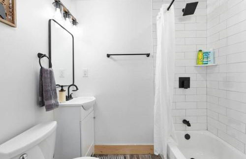 Hidden Hollow 3BD Cabin - Hot Tub, Wifi, Game Room, Fire Pit - Foto 8