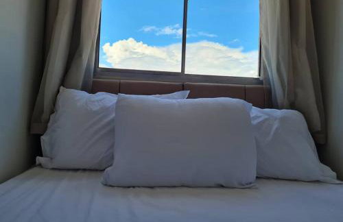 Kitnet 306 centro, com linda vista janela, tv smart - Foto 1