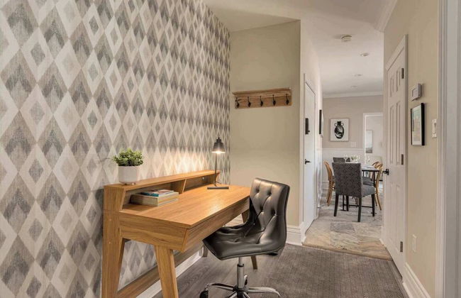 Casa Leslieville - 2BR Suite w LRG Patio - Photo 19