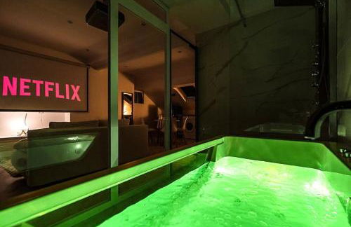 Suite Balnéo hydromassage et rétroprojecteur - Foto 12