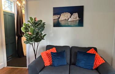 The Buxton Retreat A Luxurious 3-Storey Townhouse with Four Poster Bed and Double Jacuzzi Bath" - Photo 11