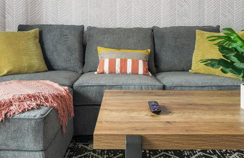 Urban Retreat - Free Parking, WiFi, Walk to Stadium - Foto 59