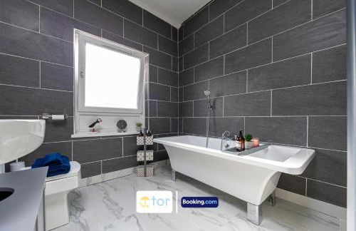 Explore Welsh Wonders, 3 Bedroom House By The One Retreats Short Lets & Serviced Accommodation Treharris - Foto 36