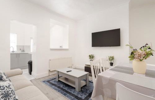 Modern 3-Bedroom Home in-Steps from Crown Point - Foto 32