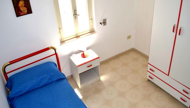 Nyota Holiday Home With sea View Balcony for 4 Guests in Torre Dell'orso - Foto 5, Habitación