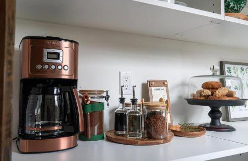 The DougOut Steps from Douglas Beach! - Foto 8