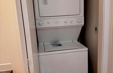 Lakeside luxury with hot tub and pool - Foto 41