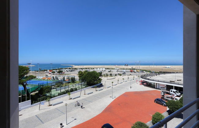 Sea View Apartment by Rent4all - Photo 2