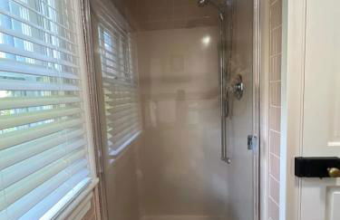 Vaux Hall Manor - 5BR Historic Farmhouse on Bay - Foto 34