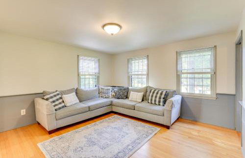 Spacious East Haddam Retreat with Private Pool! - Foto 5