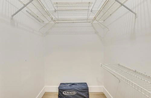 Walk to City Center Modern Coral Springs Getaway - Foto 16