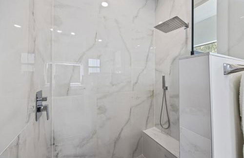 Modern Waterfront Bliss - Foto 20