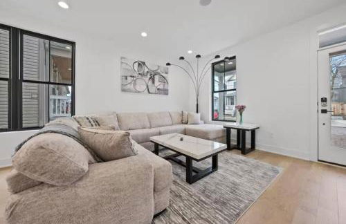 Jungle House Luxury Homes - Columbus Downtown Short North - Near Convention Center & Nationwide Arena - Sleeps up to 15 - Free Parking - Over 5,800 Five Stars - Foto 8