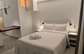 Bajo Capital Con Terraza y Aparcamiento Privado - Foto 1