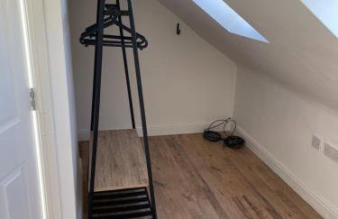 Large, 3 Floors, Quiet, Sleeps 16, 4 Bathrooms, 5 Parking, Semi rural Leicester - Foto 15