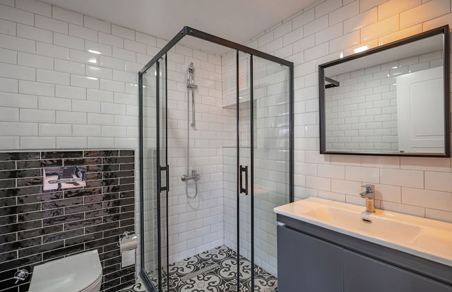 Eluxio Suite Hotel - Photo 58