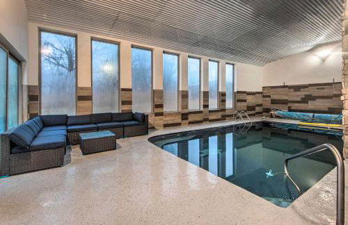 St Charles Hilltop Mansion with Mod Interior! - Foto 21