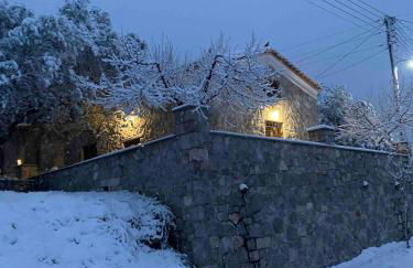 Cheerful 3 bedroom cottage with indoor fireplace - Foto 9