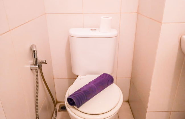 Comfortable Studio Room near Airport at Skylounge Tamansari Apartment - Foto 8