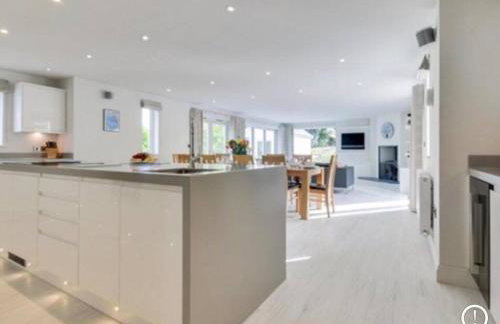 Priory House; sleeps 6-20 - Foto 12