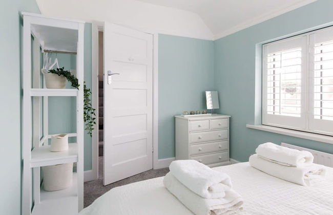 Bright Modern 4 br House 100 Metres From Beach - Photo 72