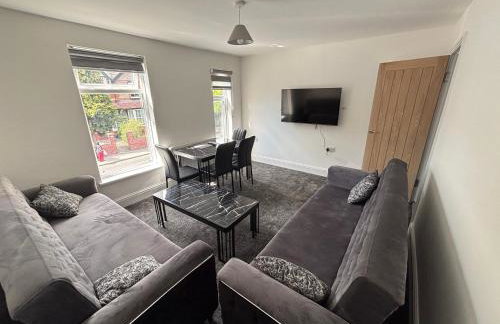 1 Bedroom Flat - Manchester Airport Apartment - 7 mins to MAN - Staycations & Business stays! - Foto 2