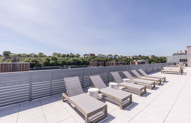 Airy 3 BR Flat w Shared Deck - gym - Mins to NYC - Foto 2