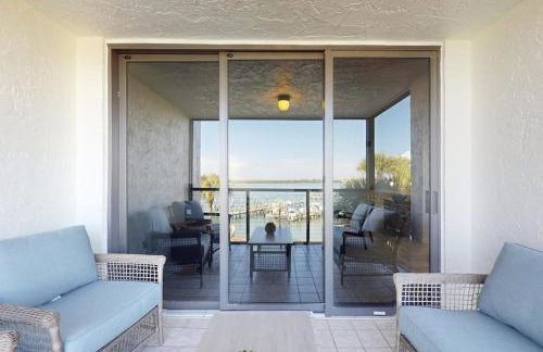 Retreat, Relax, & Repeat in Riverside - Foto 25