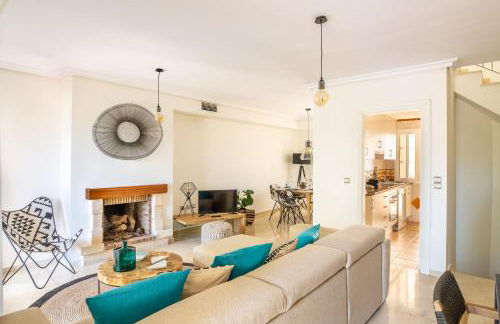 STYLISH TOWNHOUSE IN BEACHFRONT COMPLEX - Photo 14