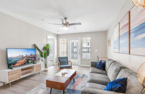 Spacious 2BR King Suites w Pool, Gym, Laundry - Close to Downtown - Foto 36