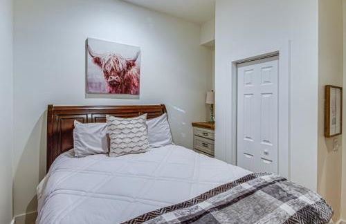 Waterfront Terry Home with 3 Decks and Hot Tub! - Foto 32