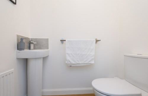 Spacious 3 Bedroom House In Canterbury with Garden and Driveway - Sleeps 7 - Photo 21