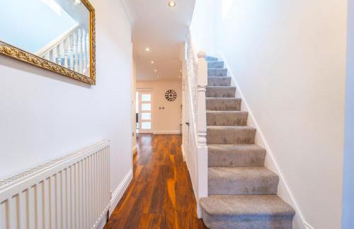 Modern Spacious 4 Bed Hayes Home with Free Parking - Foto 5