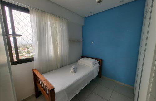 Confortável apartamento com 2 quartos, sendo um suíte, varanda, ampla sala, cozinha área de serviço e banheiro social - Foto 24