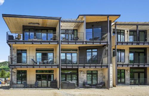 4-Season Modern Mountain Penthouse with Private Hot Tub & Scenic Views - Foto 27