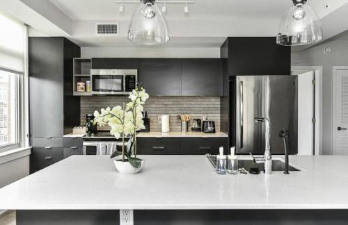 2BR Urban Retreat Gym Parkng and Scenic Rooftop - Foto 8