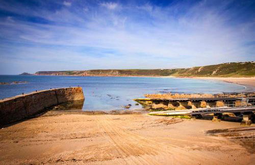White Rose Beach Cottage Sea-Views Garden - Photo 26