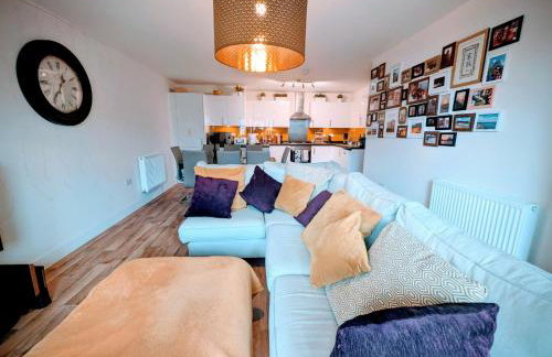 Modern 2 bedroom Flat with Parking Balcony and WiFi - Foto 1