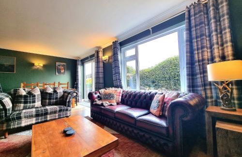 Spacious 4 Bed Holiday Home with Hot Tub & Parking near Matlock Peak District - Foto 12