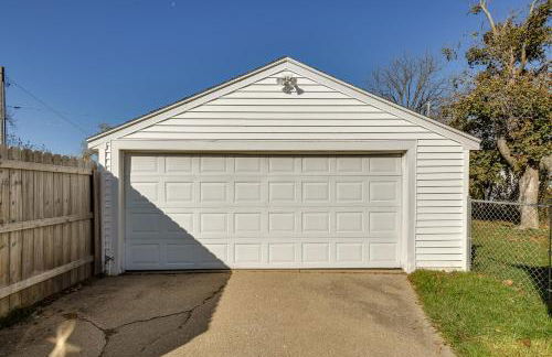 Quaint Cedar Rapids Home, 4 Mi to Downtown! - Photo 24