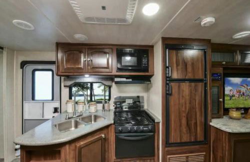 Heartland North Trail 31' RV - Photo 8