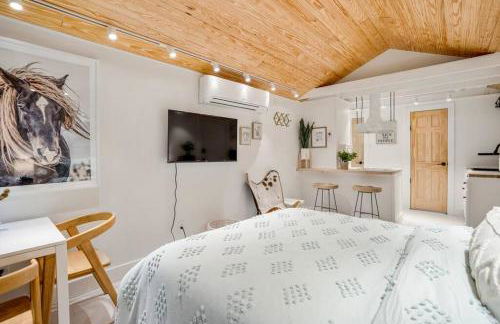 Historic Heights Rustic Urban Tiny Cabin - Foto 11