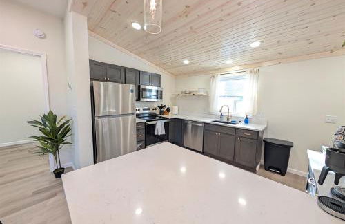 Modern Norwalk Retreat 2 King Suites Sunroom - Foto 20