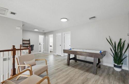 4BD Tropical Pool Oasis with a Game Room - Photo 28