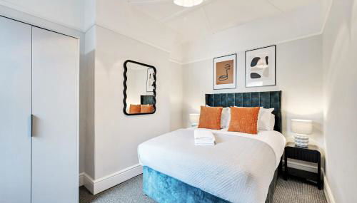 Balfour House - Air Host & Stay - Sleeps 8, free parking - Foto 3, wardrobe