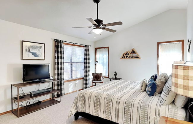 Blue Spruce Retreat by Ruidoso Vacation Rentals - Photo 43