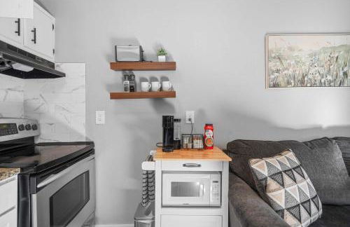 5 Min to Downtown - 7 to Duke - Washer and Dryer - Photo 12