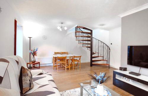Cosy Wimbledon 4 Bed Home With Garden & Driveway Parking - Foto 36