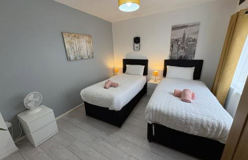 Entire 4-Bed House & Parking, Steps from ICC & Utilita Arena Birmingham & Broad Street - Photo 23