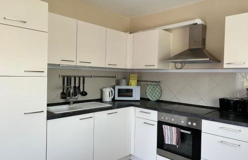 Parkplätze, Einzelbetten, 2 TVs, Balkon, Terrasse, fast Wi-Fi bis zu 1000 Mbit, Homeoffice - Foto 3